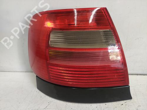 Venstre baglygte AUDI A4 B5 (8D2) 1.9 TDI (110 hp) 32507719