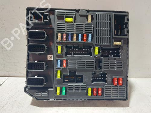 Used Fuse box Fuse box 32708982 32708982