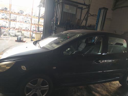 Fuse box PEUGEOT 307 Break (3E) 1.6 HDi 110 | BP31648664E1 