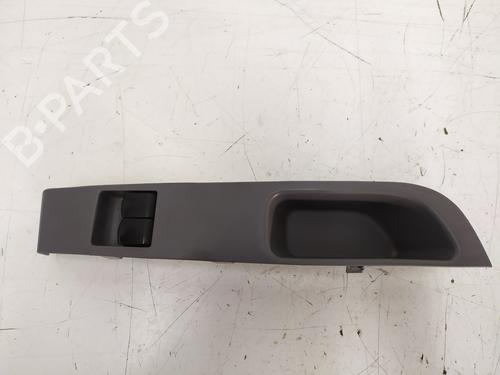 Used Left front window switch NISSAN MICRA III (K12) [2002-2010]  17728509