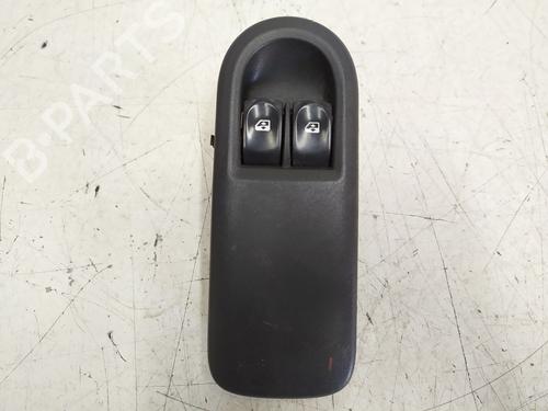 Used Left front window switch Left front window switch RENAULT CLIO III (BR0/1, CR0/1) 1.5 dCi (BR17, CR17) (86 hp) 33673732 33673732