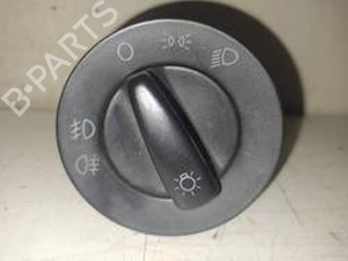 Forlygtekontakt VW GOLF IV (1J1) 1.9 TDI (110 hp) 8713839