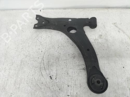 Used Right front suspension arm TOYOTA COROLLA Verso (ZER_, ZZE12_, R1_) [2004-2009]  11137125