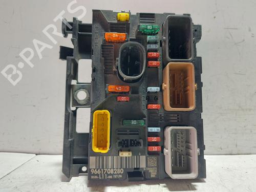 Used Fuse box Fuse box 36650400 36650400