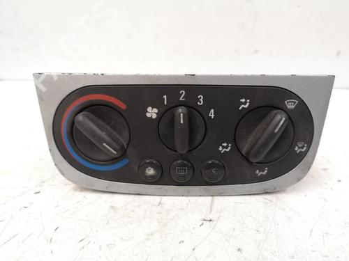 AC Styreenhet / Manøvreringsenhet OPEL CORSA C (X01) 1.2 (F08, F68) (75 hp) 8704478