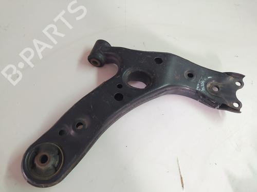Querlenker links vorne für TOYOTA COROLLA Verso (ZER_, ZZE12_, R1_) 1.8 (ZNR11_, ZNR11R) (129 hp) 8701270