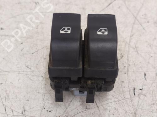 Used Left front window switch RENAULT SCÉNIC II (JM0/1_) [2003-2010]  30279540