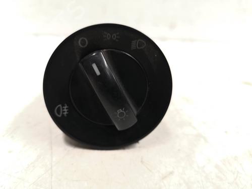 Used Headlight switch VW POLO (9N_, 9A_) 1.4 TDI (75 hp) 8708641