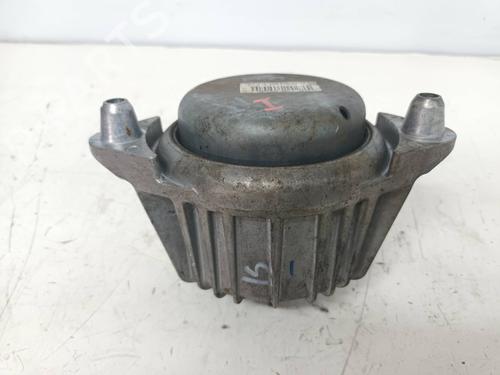 Used Engine mount MERCEDES-BENZ C-CLASS (W204) [2007-2015]  13940995