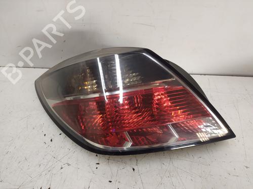 Venstre baglygte OPEL ASTRA H GTC (A04) 1.9 CDTI (L08) (120 hp) 26660831