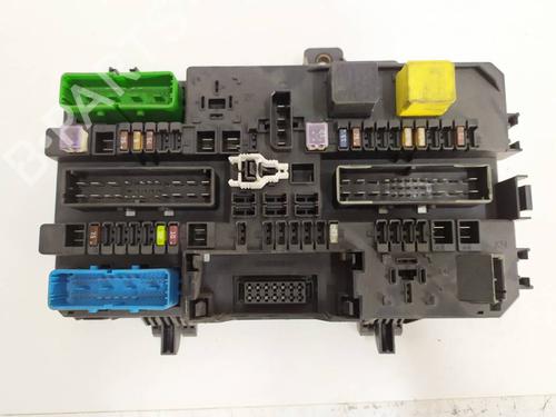 Used Fuse box Fuse box 8716077 8716077