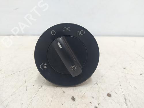 Used Headlight switch VW POLO IV (9N_, 9A_) 1.2 (54 hp) 28671777