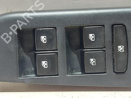 Interrupteur de vitre avant gauche MAHINDRA KUV100 (K1)  | BP29729669I27 