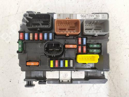 Used Fuse box Fuse box 39102480 39102480