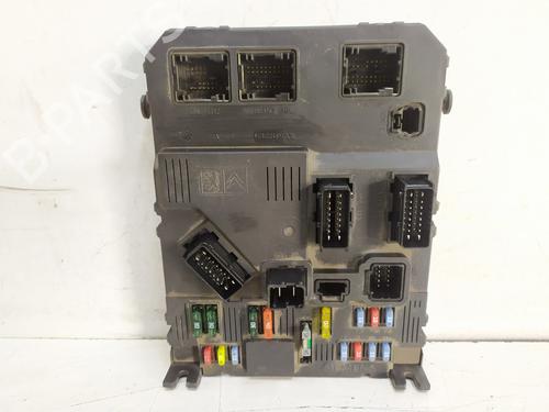 Used Fuse box Fuse box 38050289 38050289