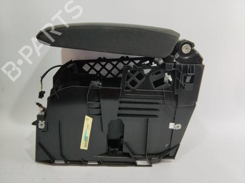 Used Armrest / Center console VW GOLF VI (5K1) [2008-2014]  25467255