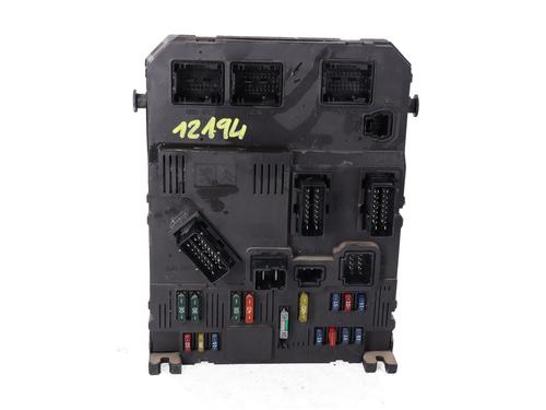 Used Fuse box Fuse box 38165915 38165915