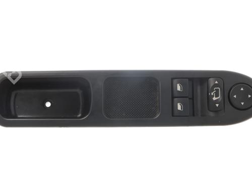 Used Left front window switch PEUGEOT 307 Break (3E) 1.6 HDi 110 (109 hp) 32666519