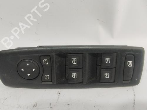 Used Left front window switch RENAULT MEGANE III Grandtour (KZ0/1) [2008-2016]  27200247