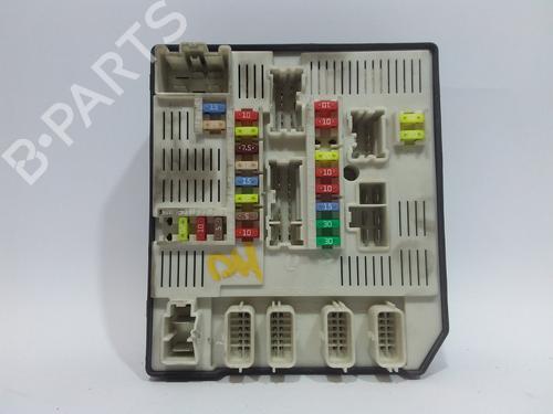 Used Fuse box RENAULT MEGANE III Hatchback (BZ0/1_, B3_) 1.5 dCi (106 hp) 10412449
