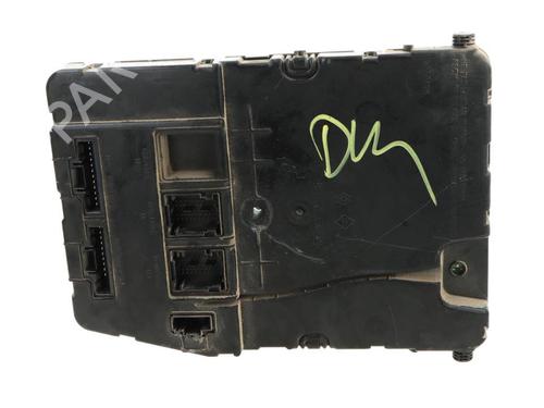 Used Fuse box Fuse box 39029287 39029287