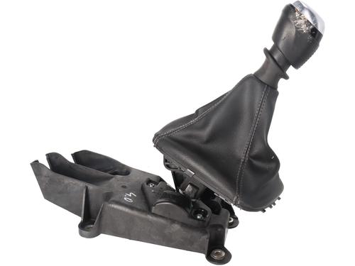 gear-lever-renault-megane-iv-hatchback-b9amn_-2015-37026758 main image
