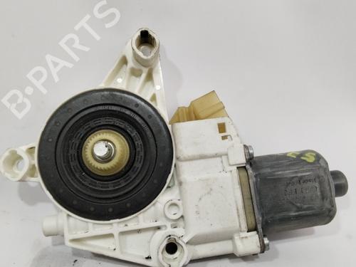 Rudehejsemotor bagstkærm højre MERCEDES-BENZ C-CLASS (W204) C 320 CDI (204.022) (224 hp) 26331974