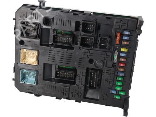 Used Fuse box Fuse box 37153302 37153302