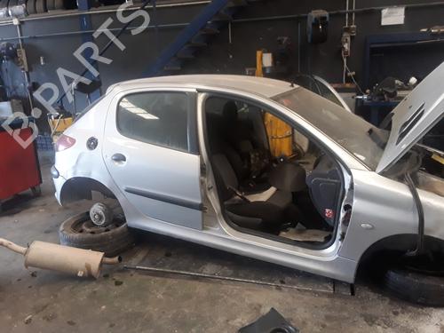 Fuse box PEUGEOT 206 Hatchback (2A/C) 1.4 HDi eco 70 | BP18246713E1 