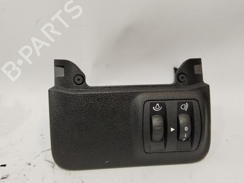 Used Headlight switch RENAULT MEGANE IV Hatchback (B9A/M/N_) 1.5 Blue dCi 95 (B9A2, B9A6) (95 hp) 29057390