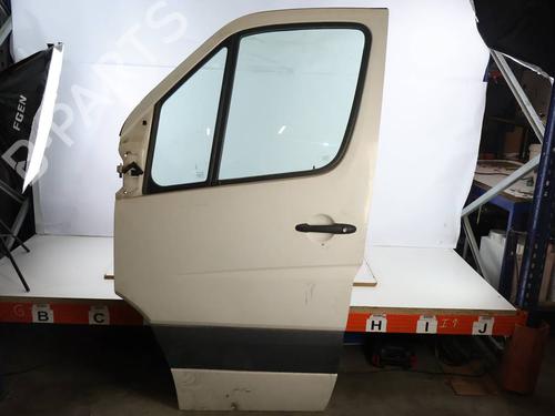 Used Left front door Left front door 38985980 38985980