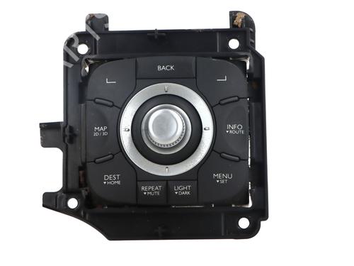 switch-renault-megane-iii-hatchback-bz01_-b3_-2008-32228186 main image