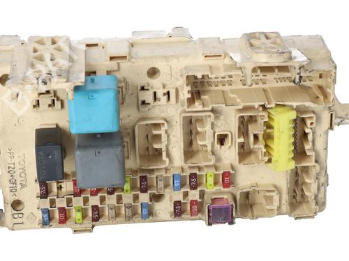 Used Fuse box TOYOTA AVENSIS Saloon (_T25_) [2003-2009]  31987567