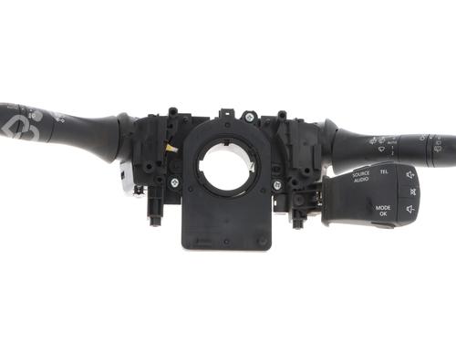 switch-renault-kadjar-ha_-hl_-2015-33952372 main image