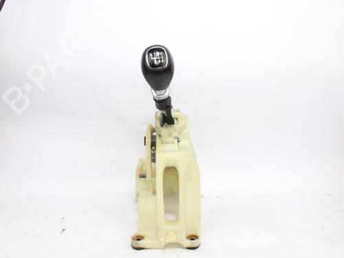 Used Gear lever KIA SPORTAGE III (SL) 1.7 CRDi (116 hp) 15635057