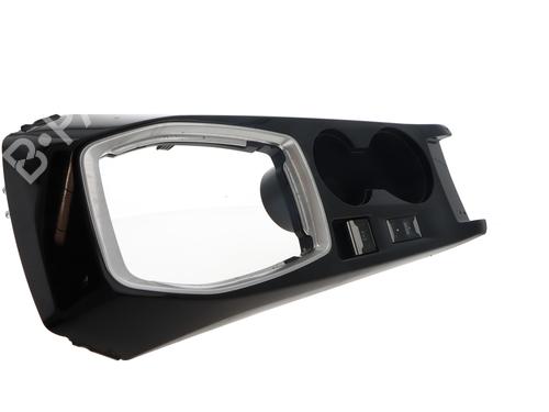 Used Middle console PEUGEOT 208 II (UB_, UP_, UW_, UJ_) [2019-2026]  31589396