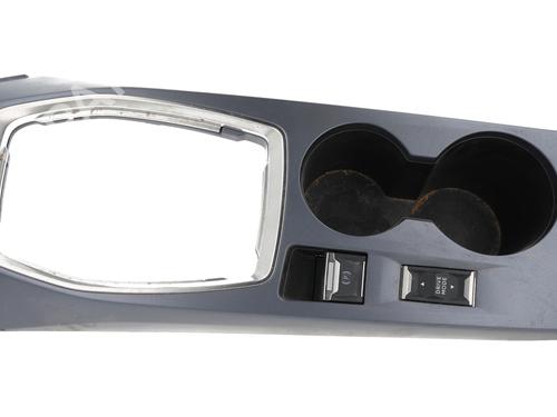 Used Middle console PEUGEOT 2008 II (UD_, US_, UY_, UJ_, UR_, UC_) [2019-2025]  30057031