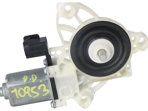 Moteur de lève-vitre avant droit Moteur de lève-vitre avant droit FORD FOCUS III 1.0 EcoBoost (125 hp) 33852318 33852318