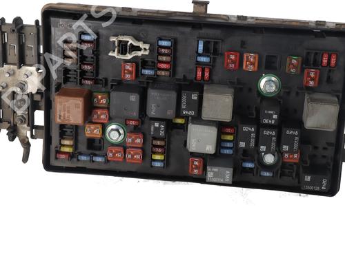 Used Fuse box Fuse box 37026762 37026762