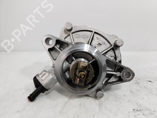 Used Vacuum pump KIA CARNIVAL II (GQ) [1999-2007]  27817395