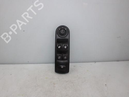 Used Left front window switch RENAULT CAPTUR I (J5_, H5_) [2013-2025]  16193797