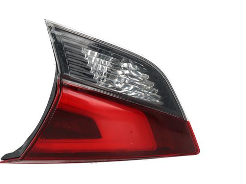Used Right tailgate light NISSAN X-TRAIL III (T32_, T32R, T32RR) 2.0 dCi (T32) (177 hp) 31887942
