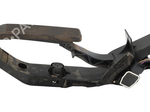 Pedal MERCEDES-BENZ C-CLASS (W203) C 320 (203.064) (218 hp) 31604079