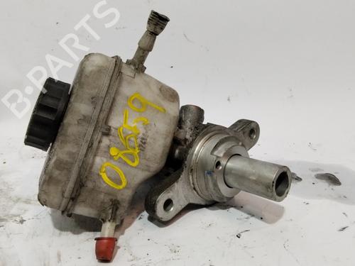 Used Brake master cylinder BMW 3 (F30, F80) 318 d (150 hp) 28723931