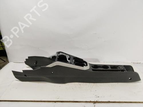 Console centrale SEAT ARONA (KJ7, KJP) 1.0 TSI (95 hp) 31118619