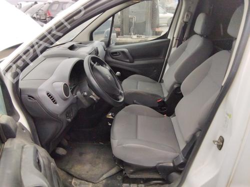 Left taillight PEUGEOT PARTNER Box Body/MPV 1.6 HDi 16V 4x4 | BP31942451C34 