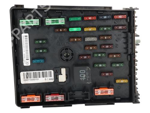 Sikringsdåse AUDI Q3 (8UB, 8UG) [2011-2020]  31113866