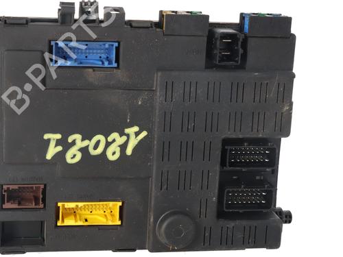 Used Fuse box Fuse box 37231721 37231721
