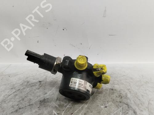 Used Injection rail FORD FOCUS I (DAW, DBW) 1.8 TDCi (100 hp) 27310843