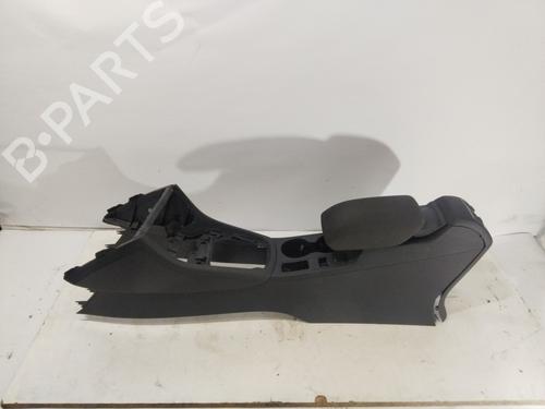 Used Armrest / Center console Armrest / Center console AUDI Q3 (8UB, 8UG) 2.0 TDI (140 hp) 35794735 35794735